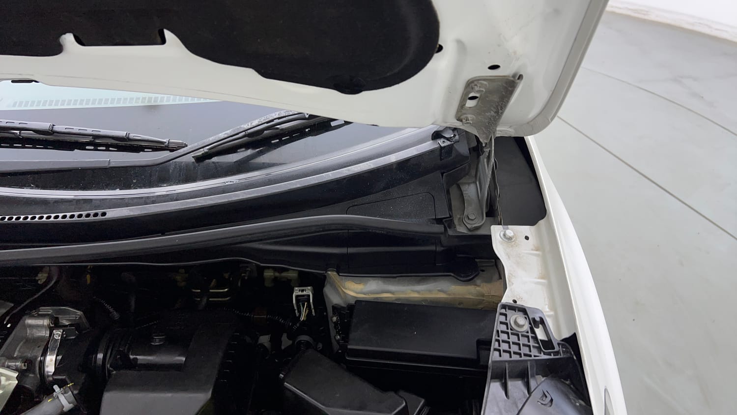 Used 2017 Honda WR-V VX MT Petrol Petrol Manual engine ENGINE LEFT SIDE HINGE & APRON VIEW