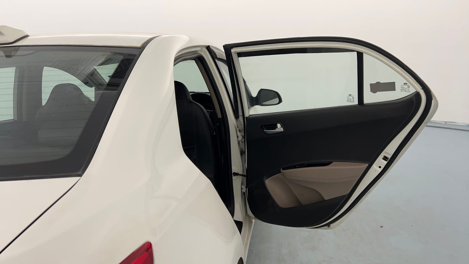 Used 2018 Hyundai Xcent SX Petrol Manual interior RIGHT REAR DOOR OPEN VIEW