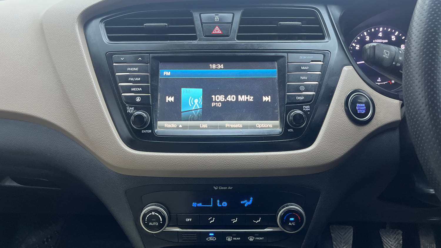 Used 2016 Hyundai Elite i20 Asta 1.2 Petrol Manual interior MUSIC SYSTEM & AC CONTROL VIEW