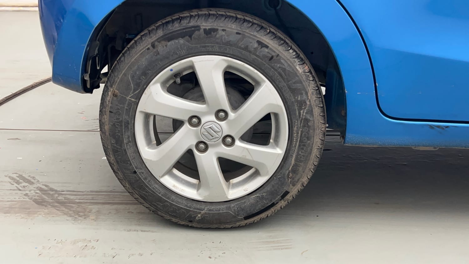 Used 2017 Maruti Suzuki Celerio ZXi Opt Petrol Manual tyres RIGHT REAR TYRE RIM VIEW