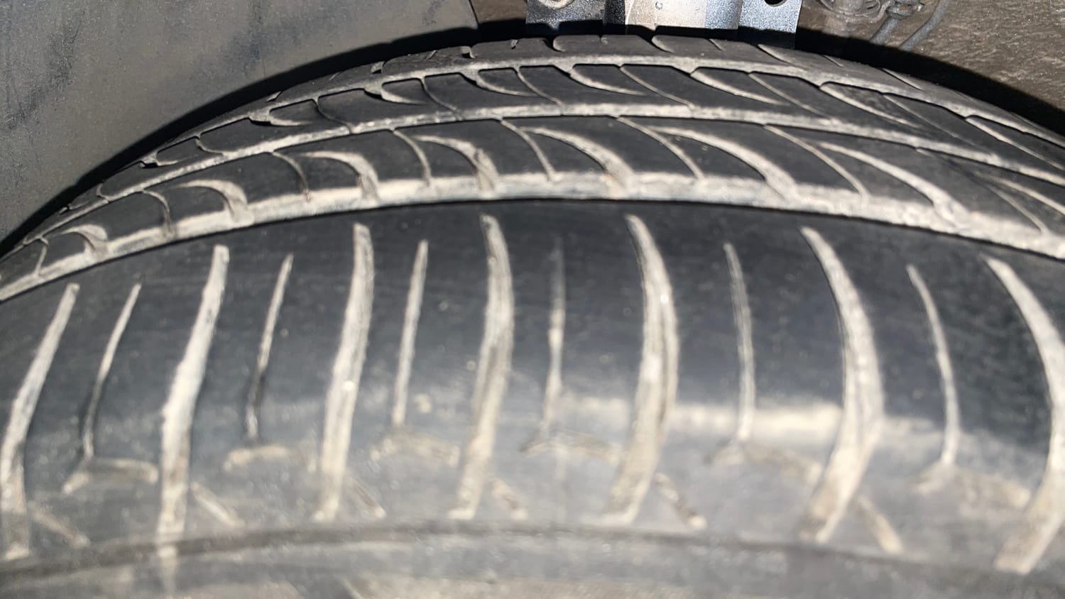 Used 2014 Volkswagen Polo Highline1.5L (D) Diesel Manual tyres LEFT FRONT TYRE TREAD VIEW