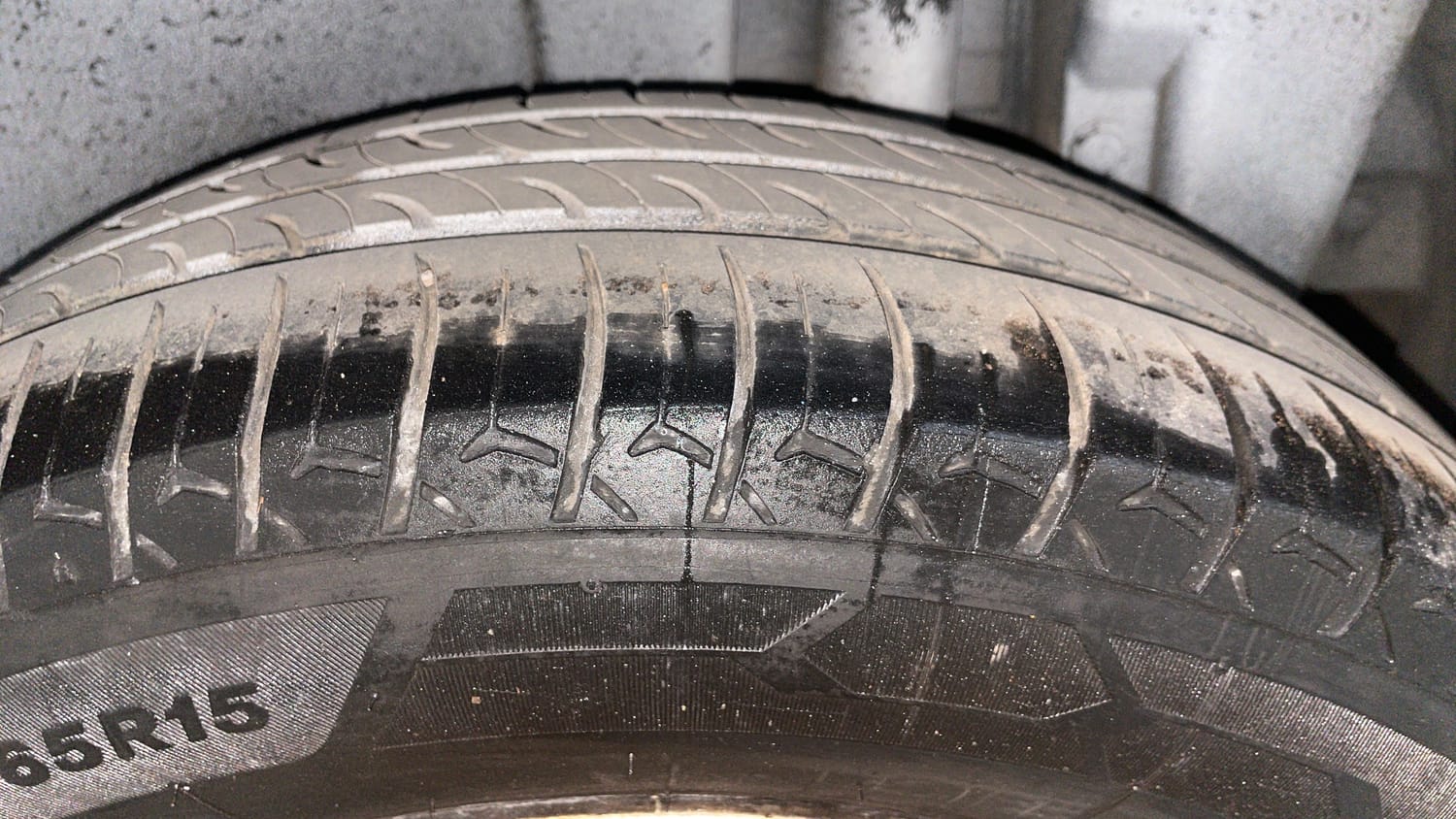 Used 2014 Maruti Suzuki Swift ZDi Diesel Manual tyres LEFT REAR TYRE TREAD VIEW