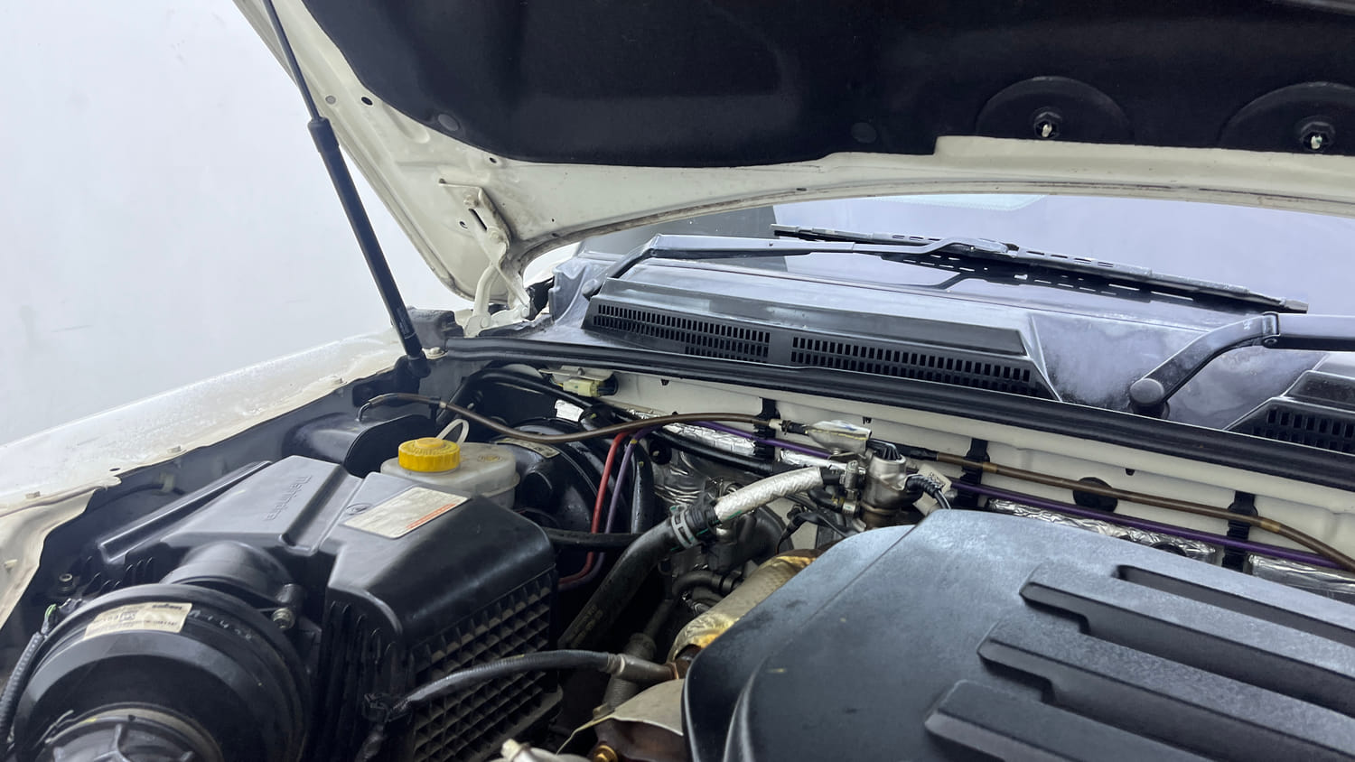 Used 2024 Mahindra Scorpio S3 Plus Diesel Manual engine ENGINE RIGHT SIDE HINGE & APRON VIEW