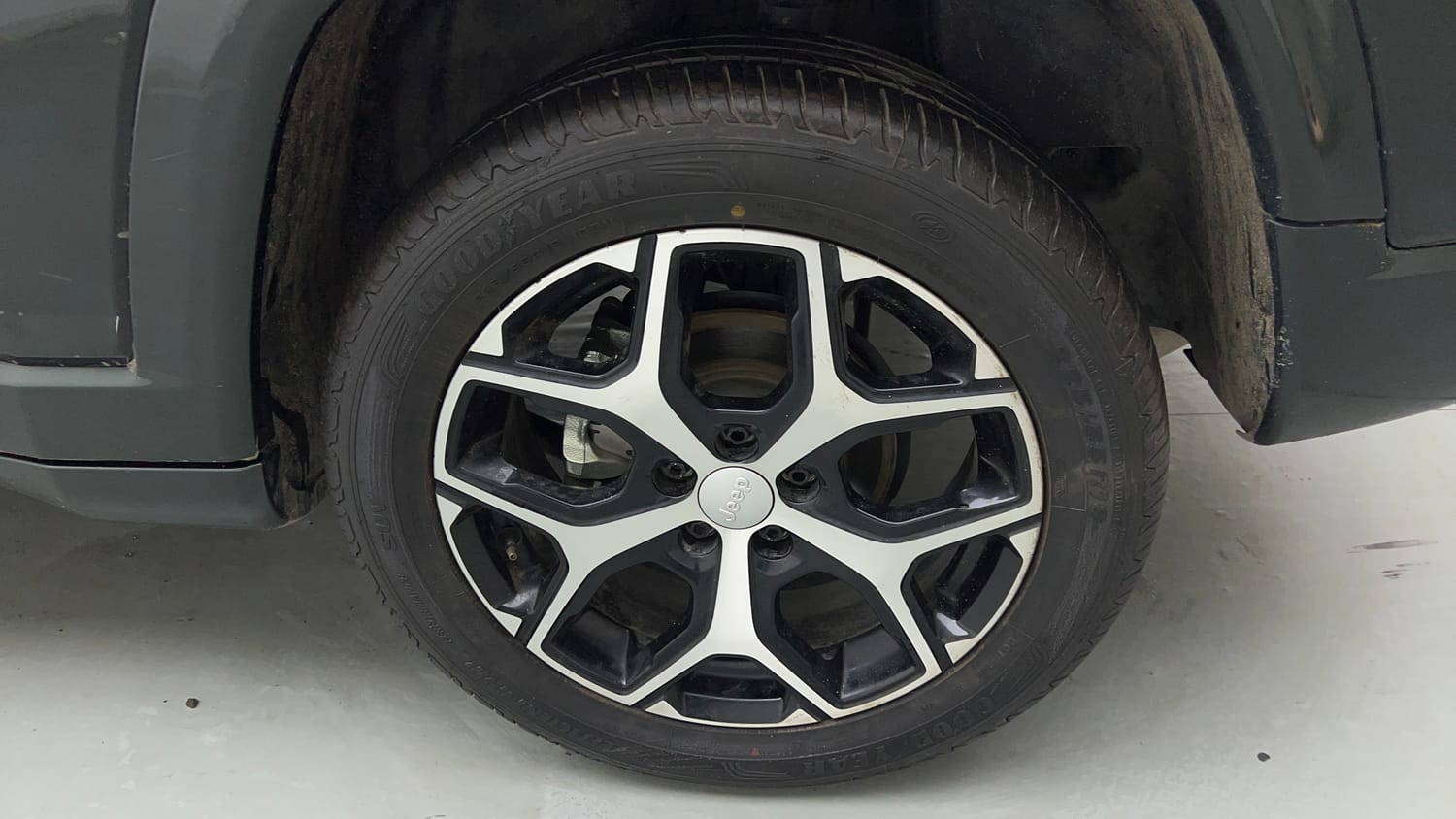 Used 2024 Jeep Compass Limited (O) 2.0 Diesel AT Diesel Automatic tyres LEFT REAR TYRE RIM VIEW