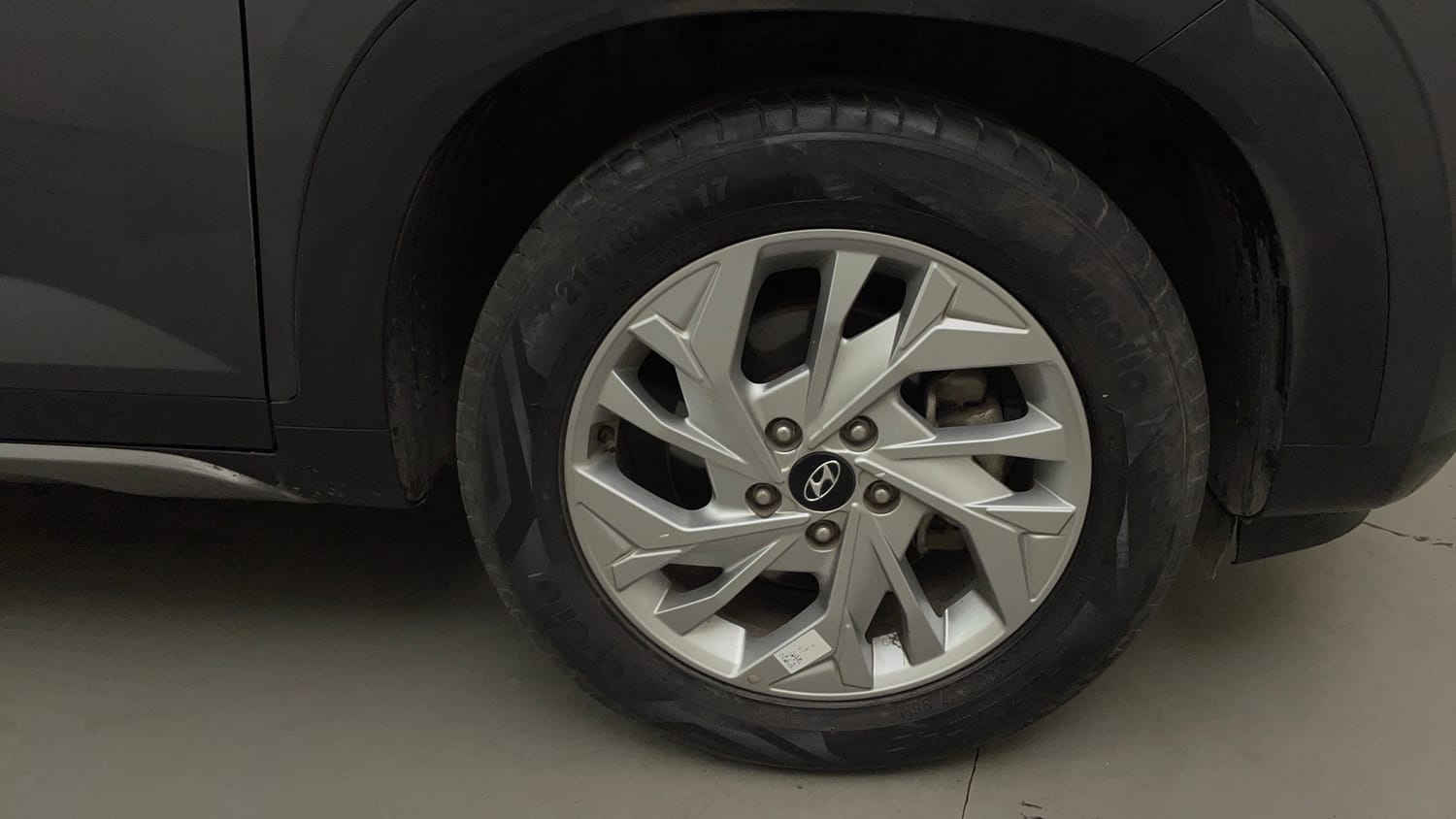 Used 2023 Hyundai Creta SX 1.5 Petrol IVT Petrol Automatic tyres RIGHT FRONT TYRE RIM VIEW
