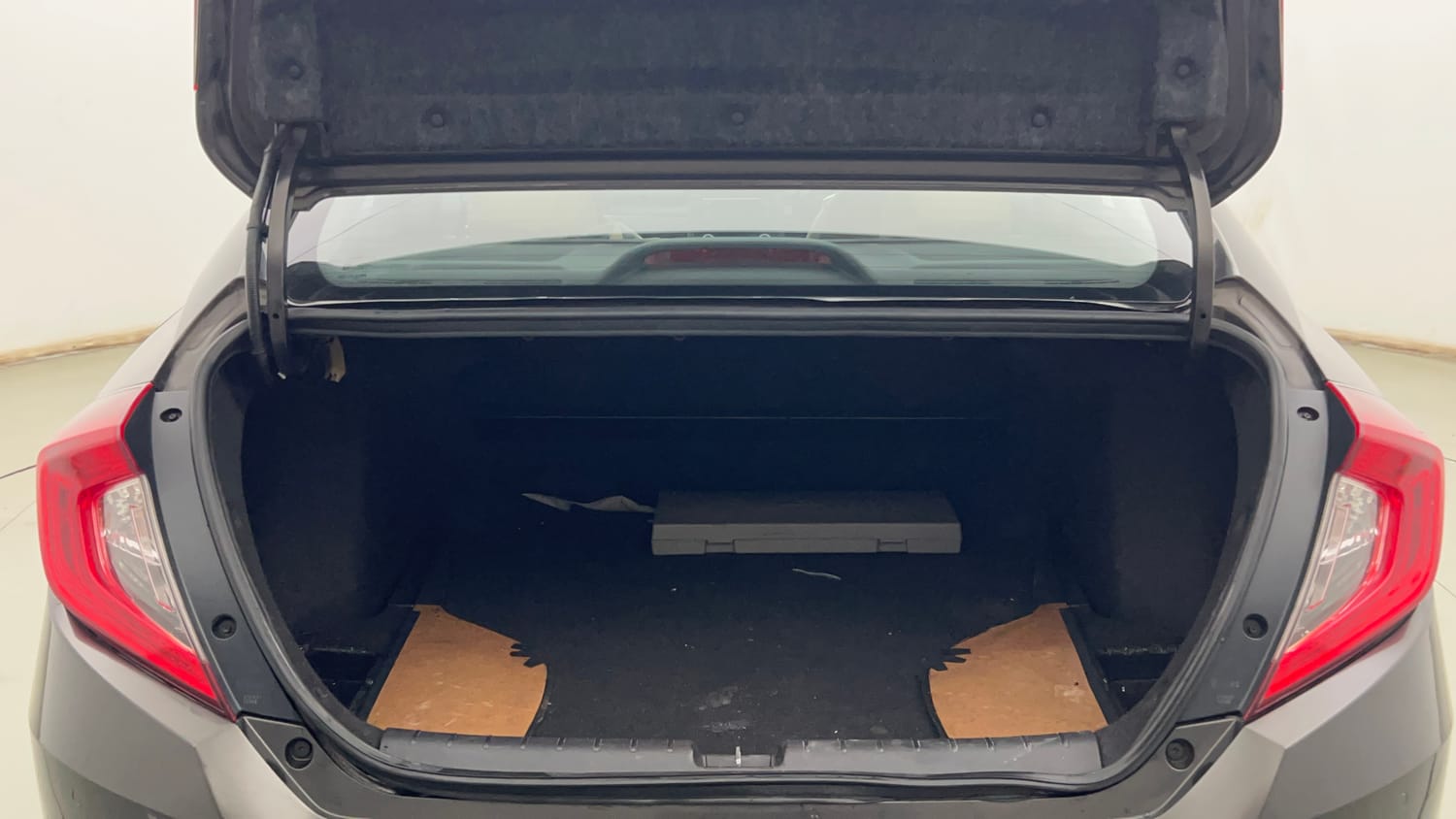 Used 2019 Honda Civic V CVT Petrol Petrol Automatic interior DICKY INSIDE VIEW