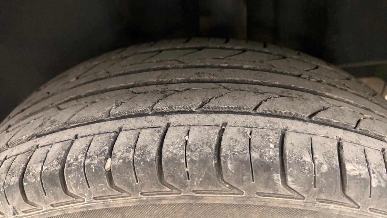 Used 2014 Volkswagen Vento Highline Diesel Diesel Manual tyres LEFT REAR TYRE TREAD VIEW