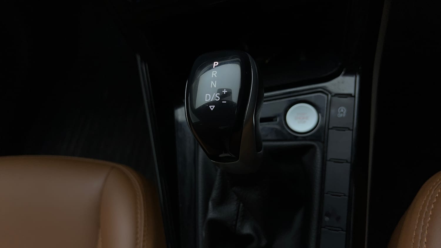 Used 2023 Volkswagen Virtus Highline 1.0 TSI AT Petrol Automatic interior GEAR  KNOB VIEW