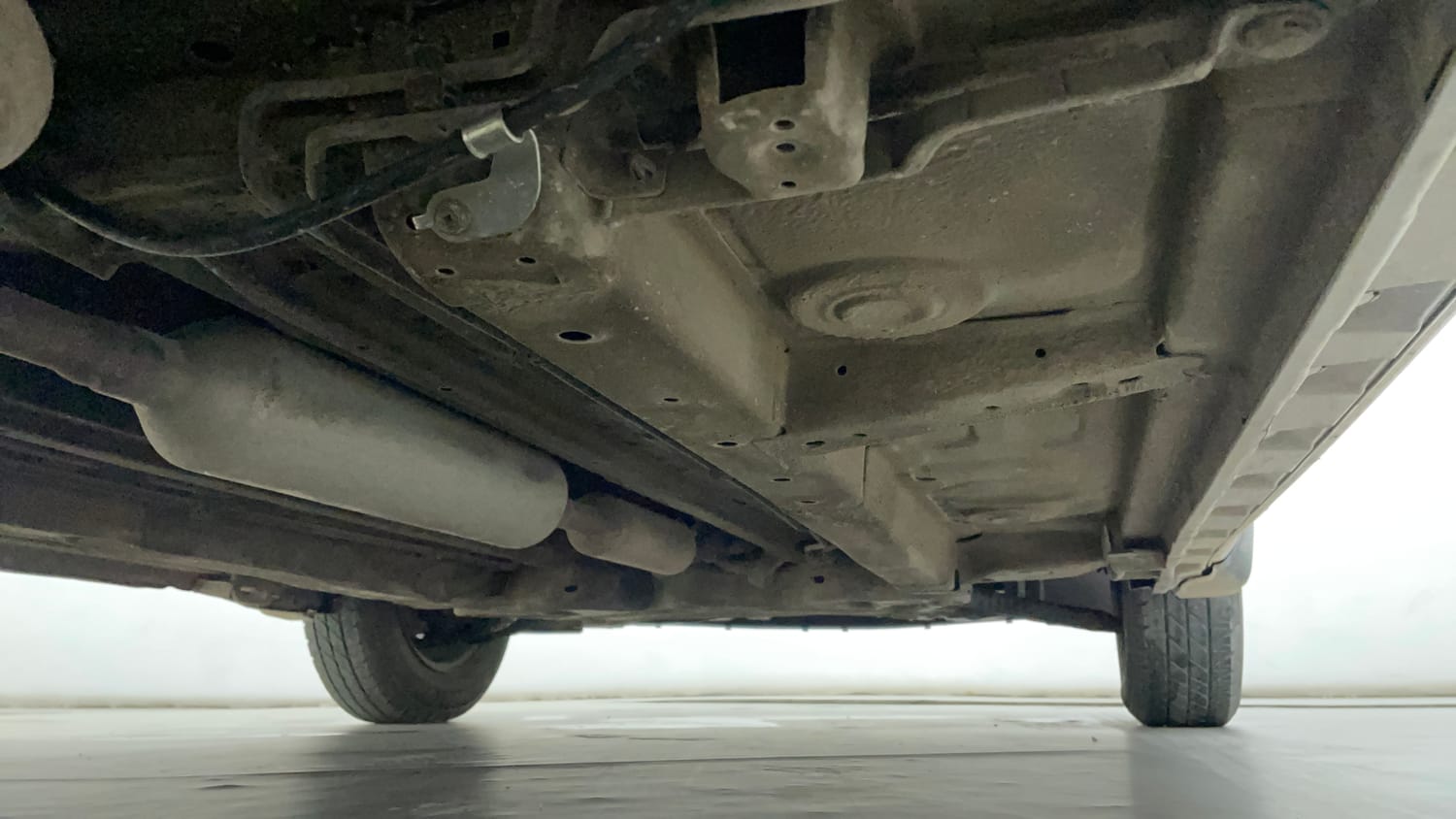 Used 2015 Maruti Suzuki Swift VXi Petrol Manual extra REAR RIGHT UNDERBODY VIEW