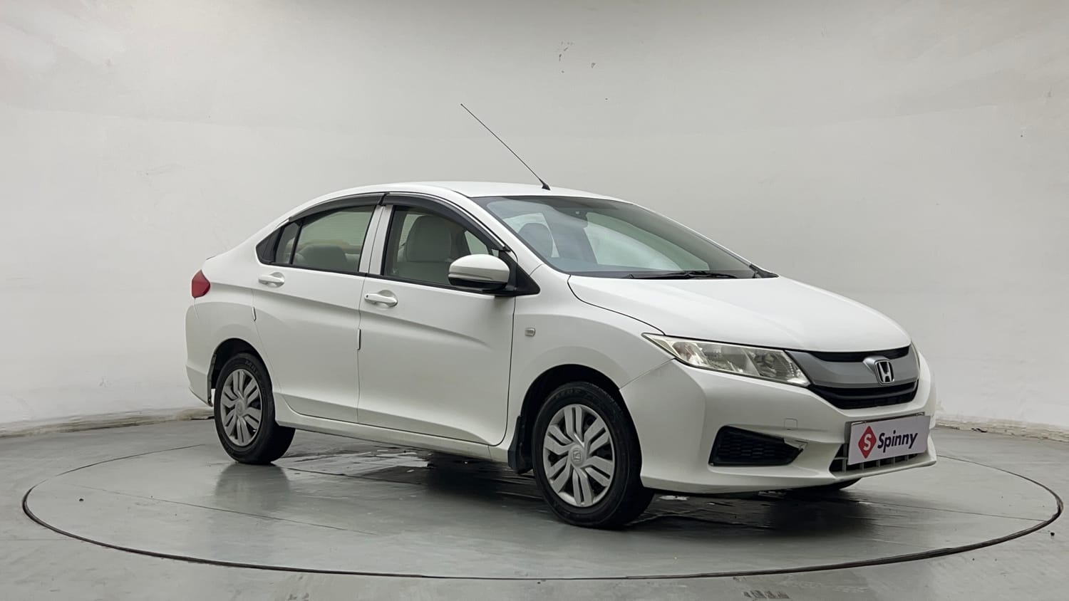 Used 2016 Honda City SV Petrol Manual exterior RIGHT FRONT CORNER VIEW