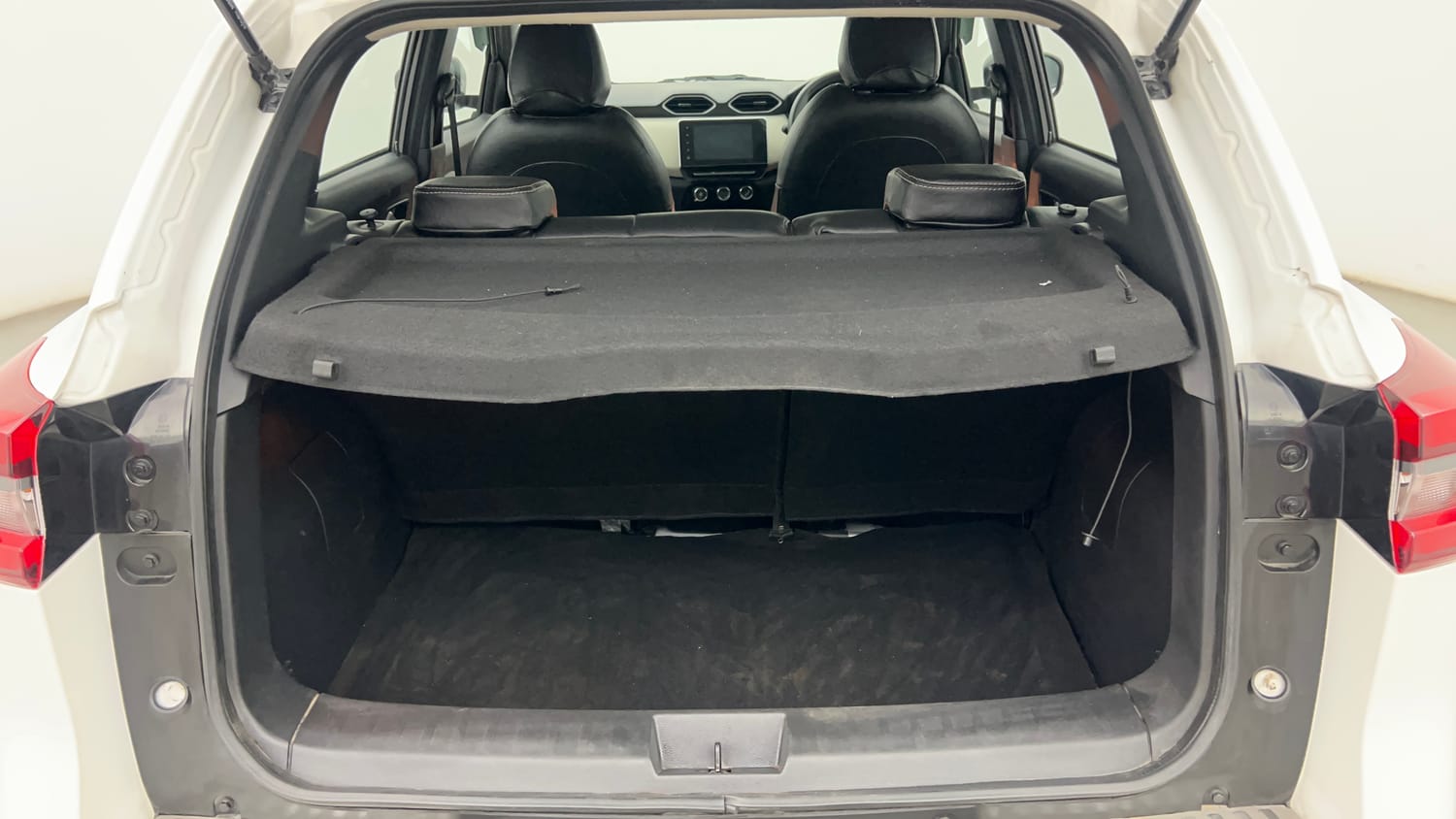 Used 2024 Nissan Magnite XV Turbo Petrol Manual interior DICKY INSIDE VIEW