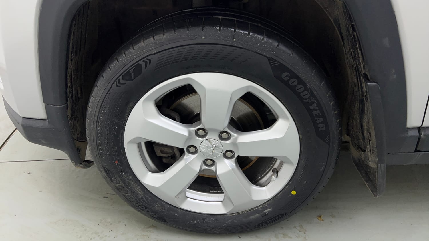 Used 2017 Jeep Compass Limited 1.4 Petrol AT Petrol Automatic tyres LEFT FRONT TYRE RIM VIEW