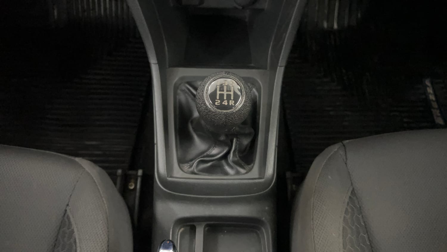 Used 2016 Maruti Suzuki Vitara Brezza [2016-2020] ZDi Plus Diesel Manual interior GEAR  KNOB VIEW