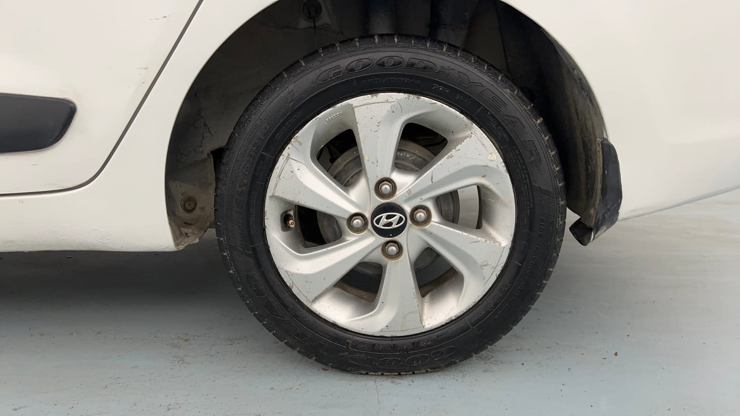 Used 2018 Hyundai Xcent SX Petrol Manual tyres LEFT REAR TYRE RIM VIEW
