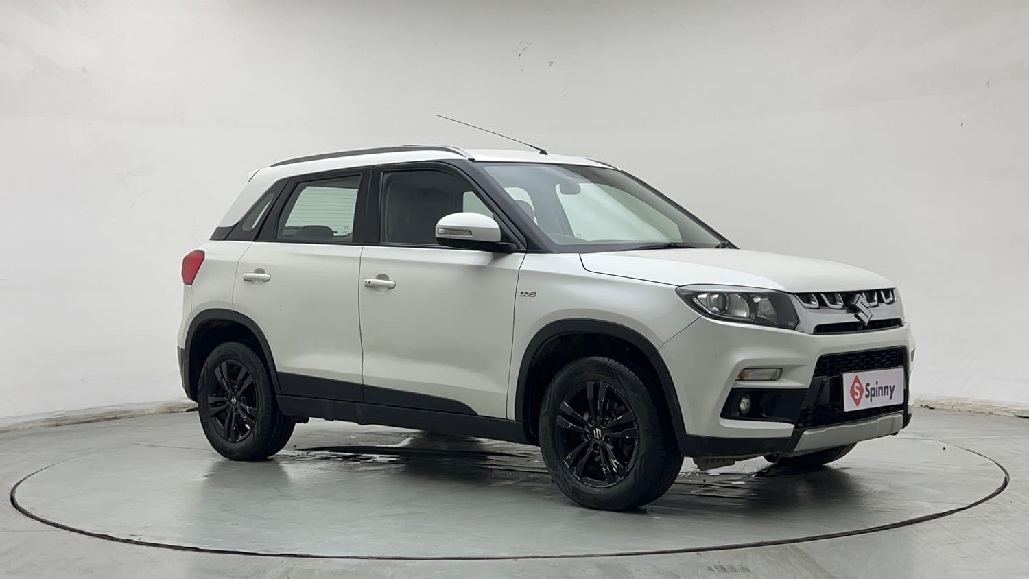 Used 2018 maruti-suzuki Vitara Brezza ZDi Plus AGS Diesel Automatic exterior RIGHT FRONT CORNER VIEW