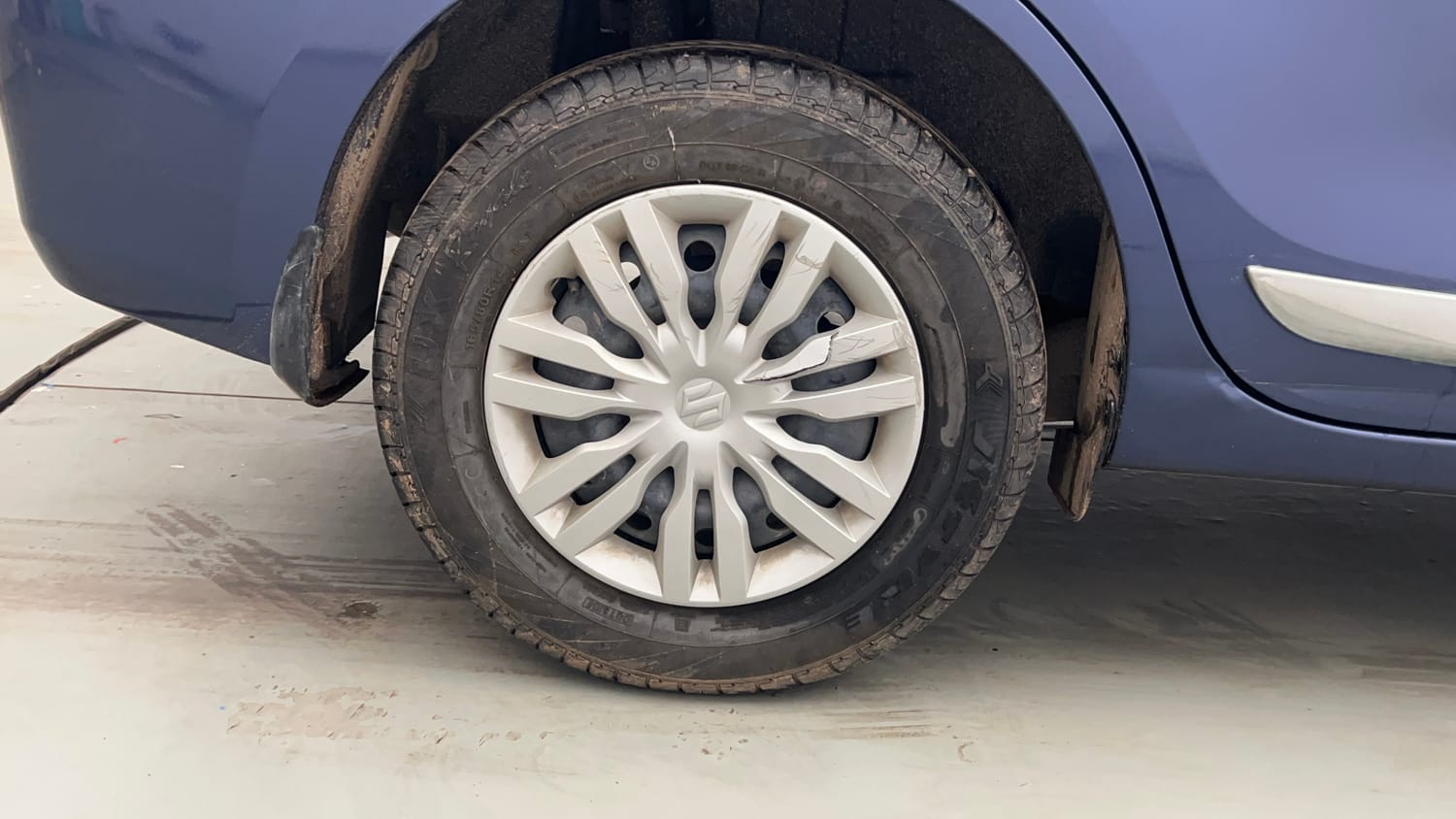 Used 2022 Maruti Suzuki Dzire VXi Petrol Manual tyres RIGHT REAR TYRE RIM VIEW