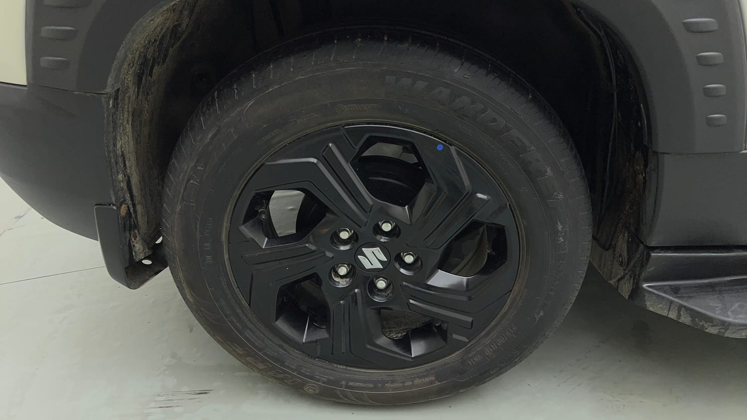 Used 2026 Maruti Suzuki Brezza ZXi AT Petrol Automatic tyres RIGHT REAR TYRE RIM VIEW