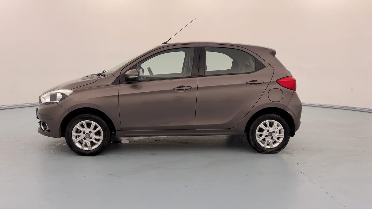 Used 2017 Tata Tiago Revotron XZ Petrol Manual exterior LEFT SIDE VIEW