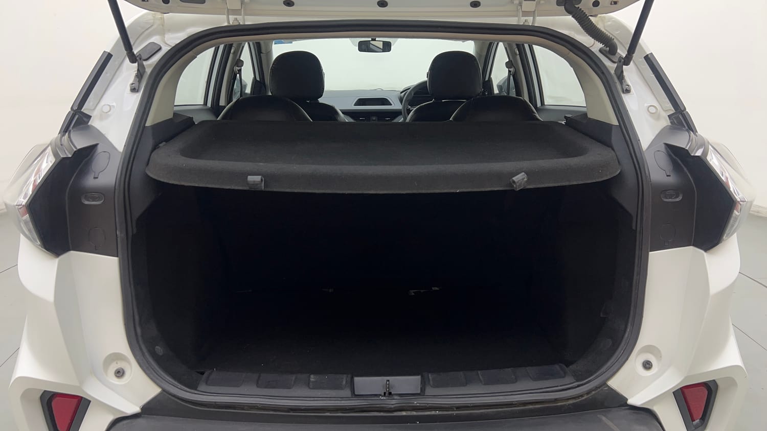 Used 2022 Tata Nexon XM Petrol Manual interior DICKY INSIDE VIEW