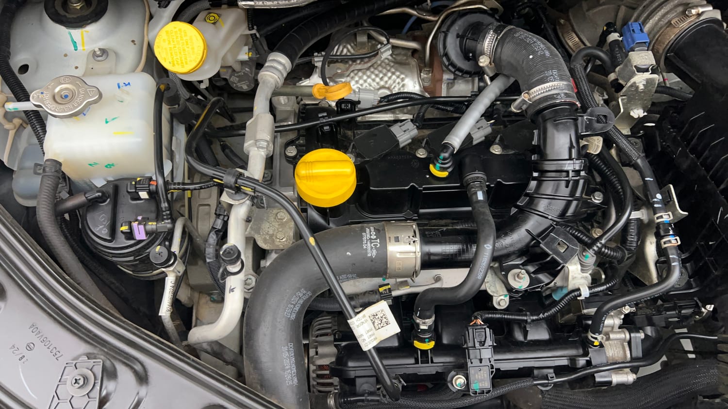 Used 2024 Nissan Magnite XV Turbo Petrol Manual engine ENGINE RIGHT SIDE VIEW