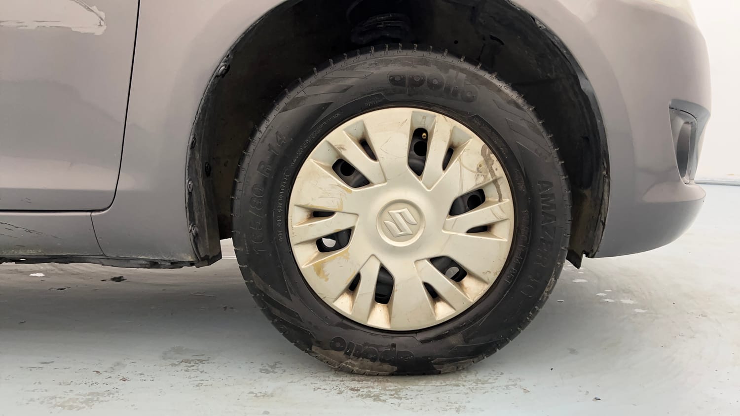 Used 2013 Maruti Suzuki Swift VXi Petrol Manual tyres RIGHT FRONT TYRE RIM VIEW