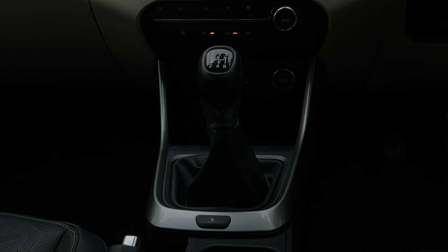 Used 2022 Tata Altroz XZ Plus i-Turbo Petrol Petrol Manual interior GEAR  KNOB VIEW