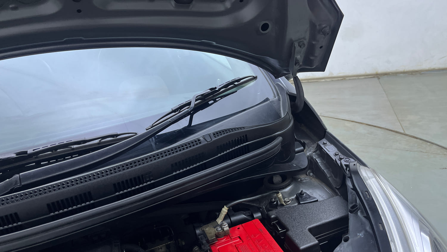 Used 2018 Hyundai Grand i10 Sportz AT 1.2 Kappa VTVT Petrol Automatic engine ENGINE LEFT SIDE HINGE & APRON VIEW