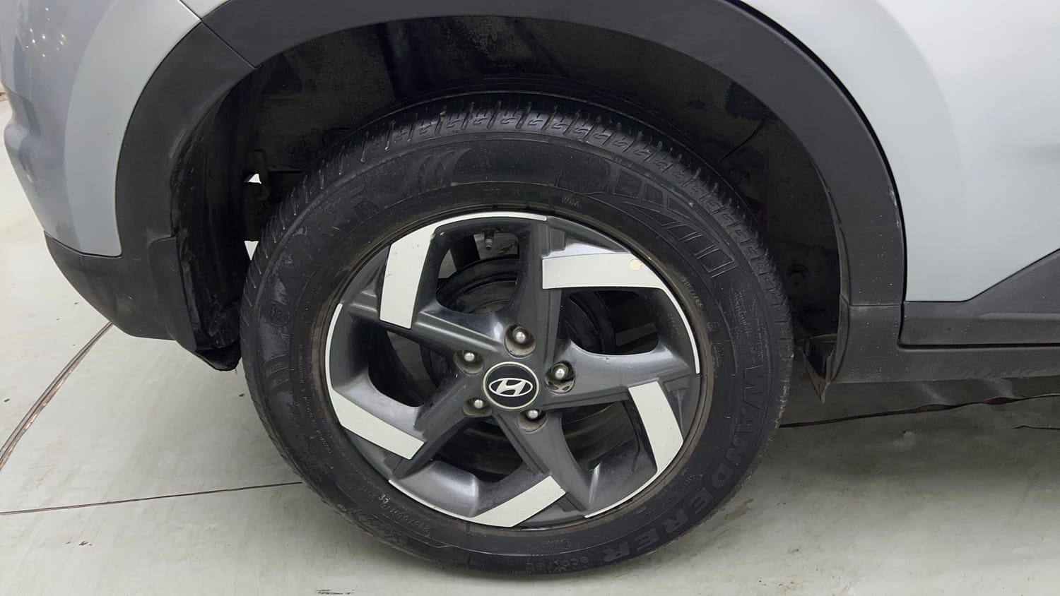 Used 2020 Hyundai Venue SX Plus 1.0 Turbo DCT Petrol Automatic tyres RIGHT REAR TYRE RIM VIEW