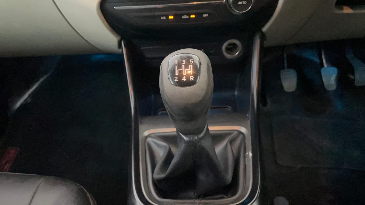 Used 2022 Tata Altroz XT Diesel Diesel Manual interior GEAR  KNOB VIEW