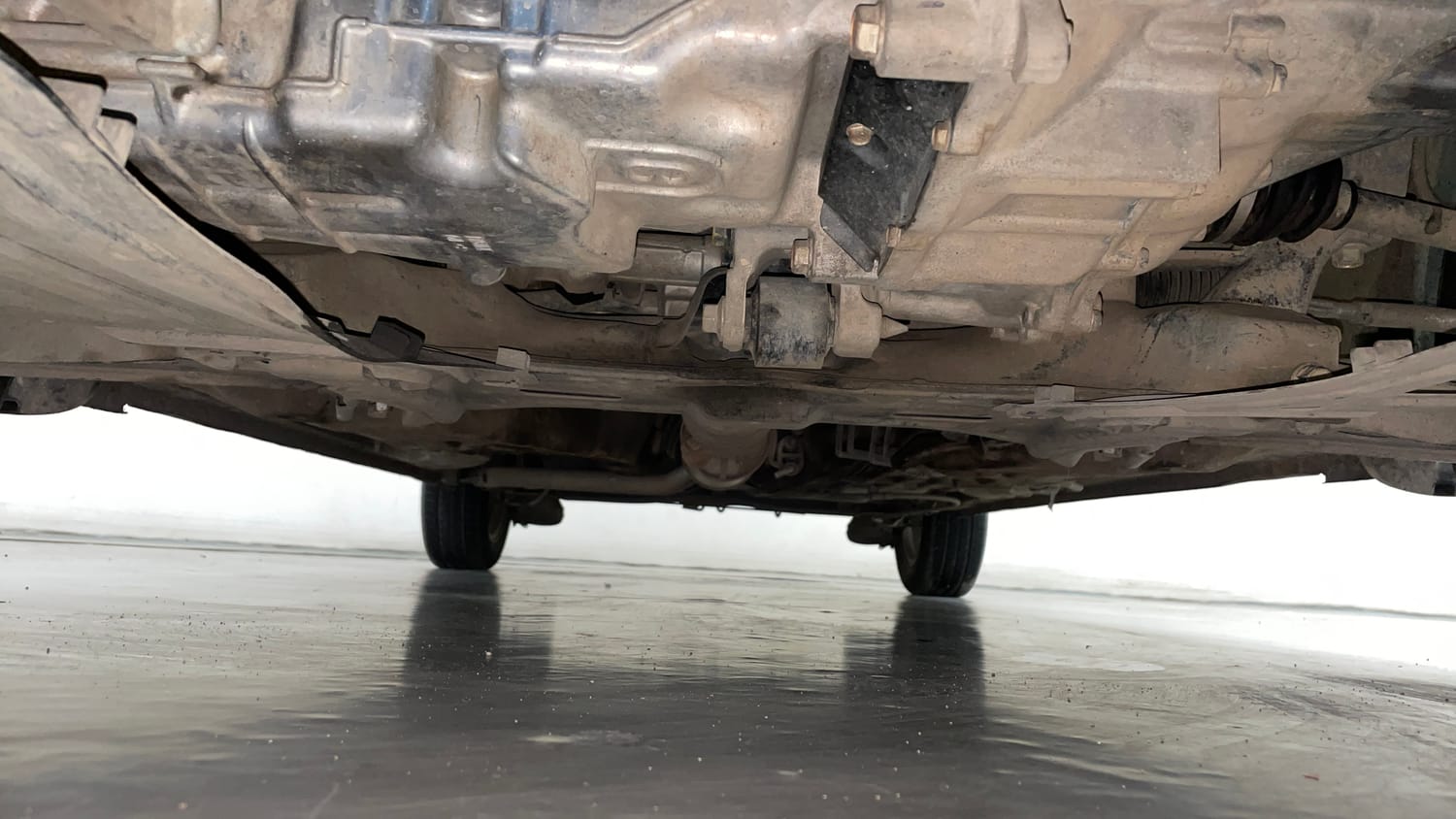 Used 2014 Honda Mobilio S Petrol Petrol Manual extra FRONT LEFT UNDERBODY VIEW