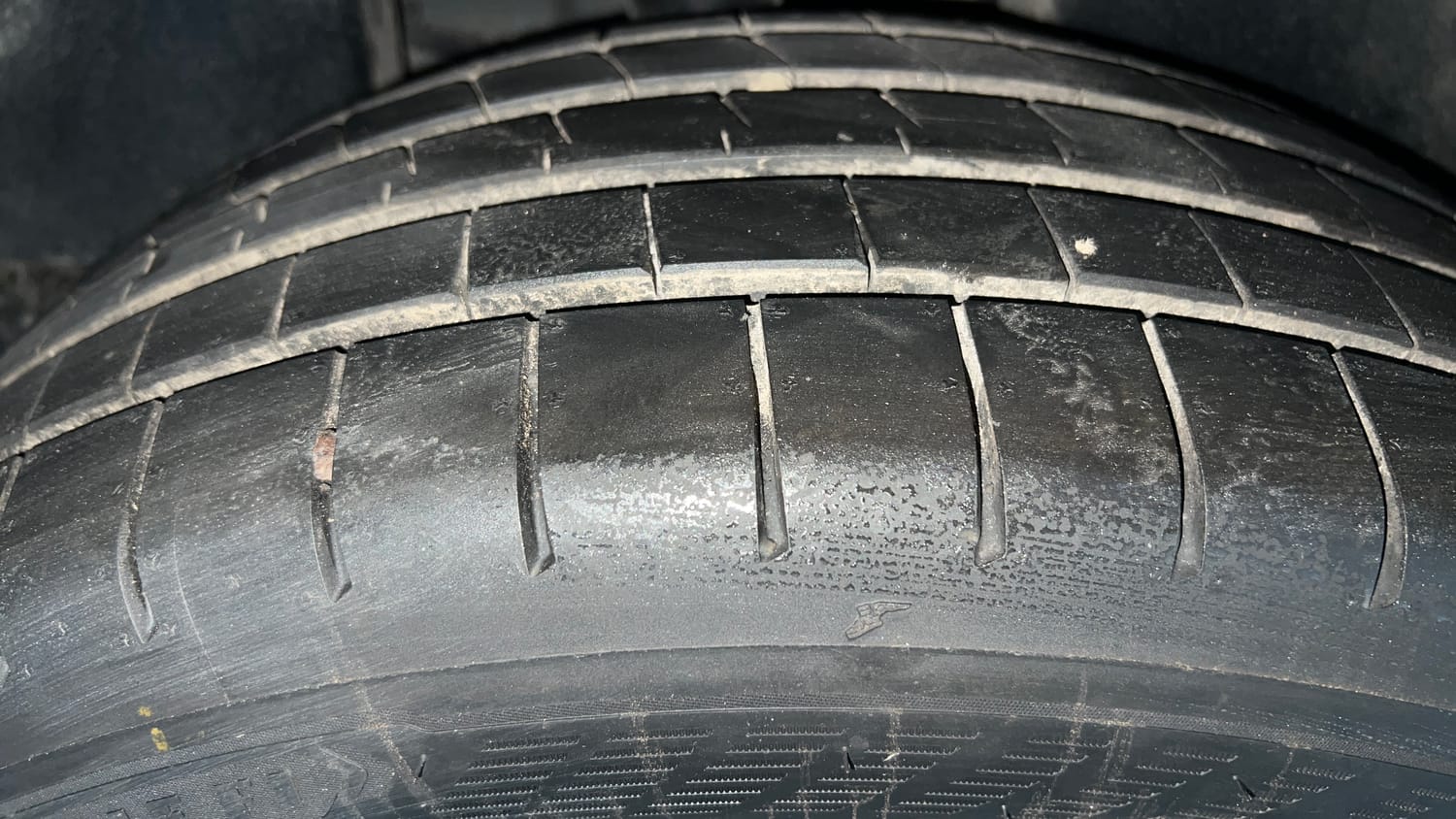 Used 2024 Jeep Compass Limited (O) 2.0 Diesel AT Diesel Automatic tyres RIGHT REAR TYRE TREAD VIEW