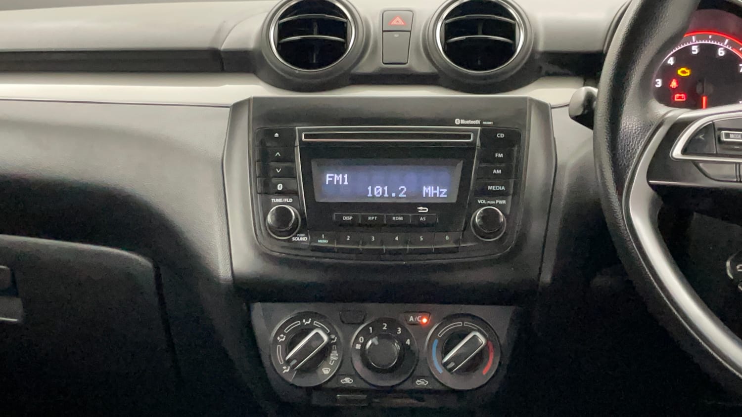 Used 2019 Maruti Suzuki Swift VXi Petrol Manual interior MUSIC SYSTEM & AC CONTROL VIEW