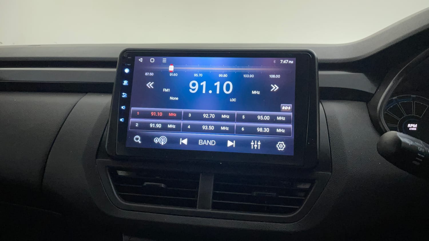 Used 2024 Renault Kiger RXL AMT Petrol Automatic top_features Integrated (in-dash) music system