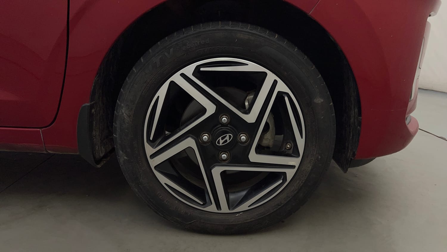 Used 2023 Hyundai Grand i10 Nios Asta 1.2 Kappa VTVT Petrol Manual tyres RIGHT FRONT TYRE RIM VIEW