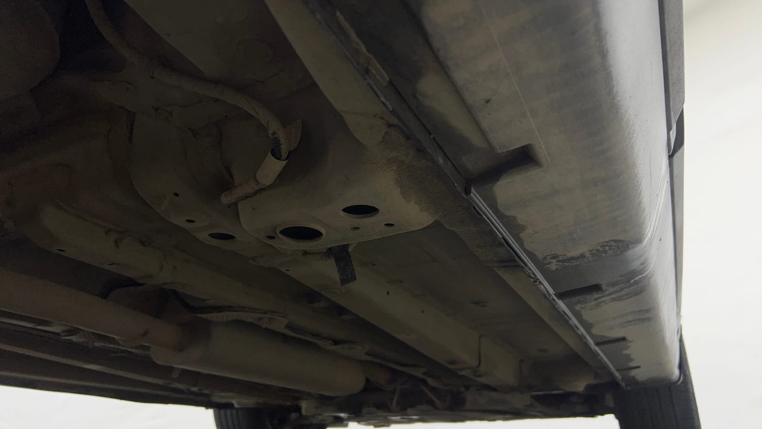 Used 2025 Mahindra XUV 3XO AX7L 1.2 Petrol AT Petrol Automatic extra REAR RIGHT UNDERBODY VIEW