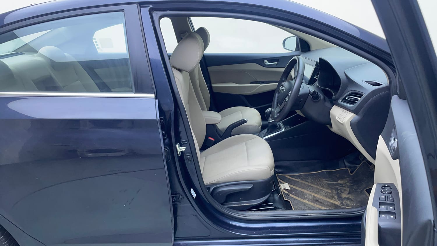 Used 2022 Hyundai Verna SX 1.5 MPi Petrol Manual interior RIGHT SIDE FRONT DOOR CABIN VIEW