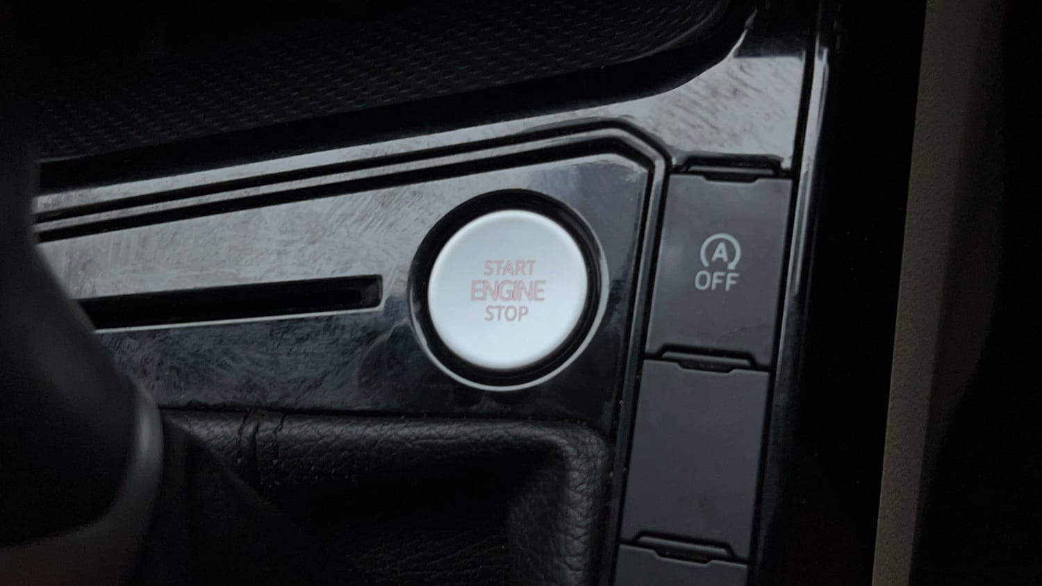 Used 2023 Volkswagen Virtus Highline 1.0 TSI AT Petrol Automatic top_features Keyless start