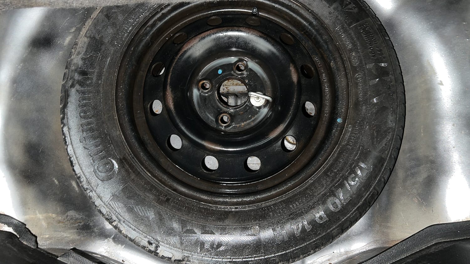 Used 2013 Maruti Suzuki Swift VXi Petrol Manual tyres SPARE TYRE VIEW