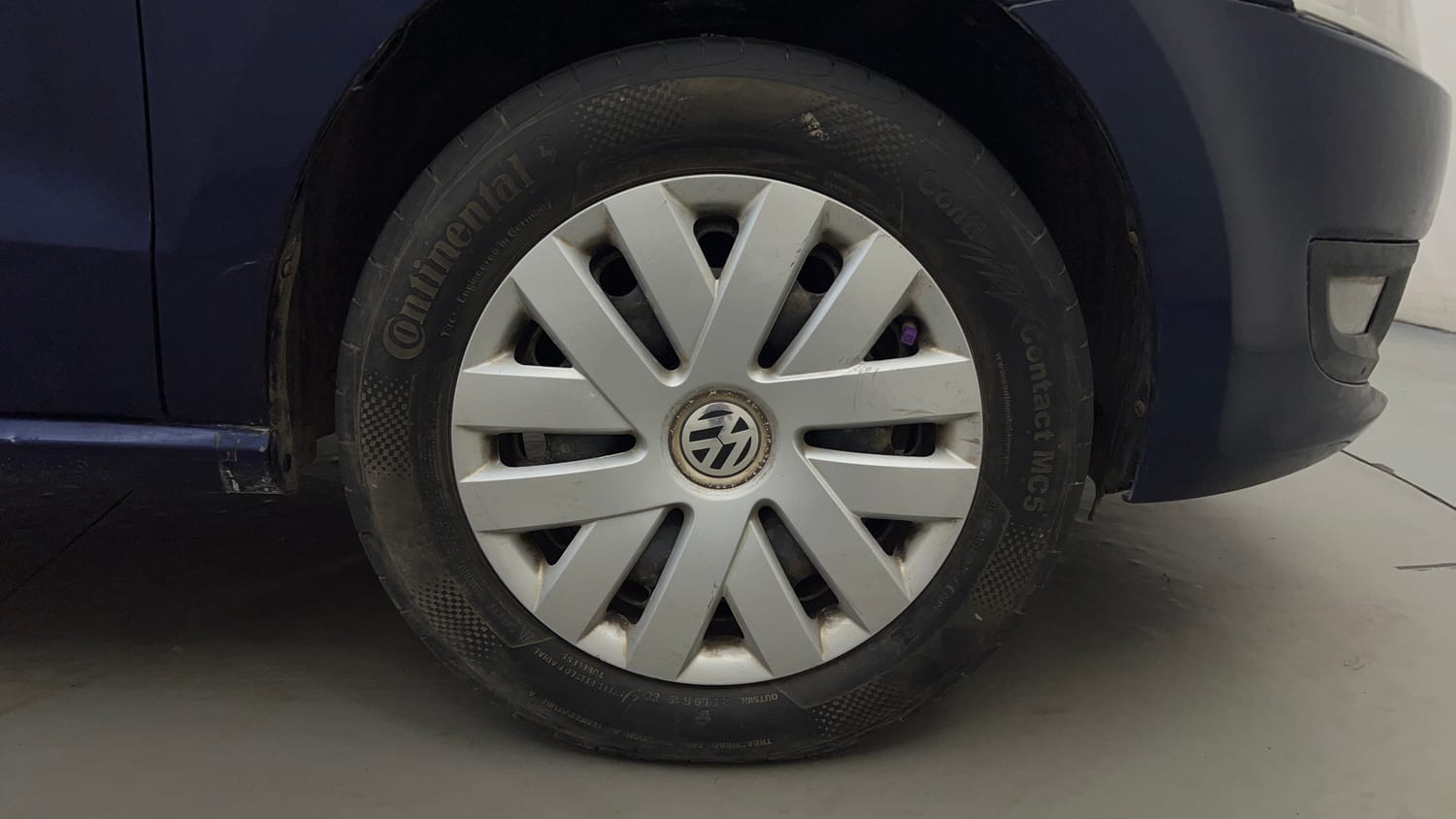 Used 2013 Volkswagen Polo Comfortline 1.2L (P) Petrol Manual tyres RIGHT FRONT TYRE RIM VIEW