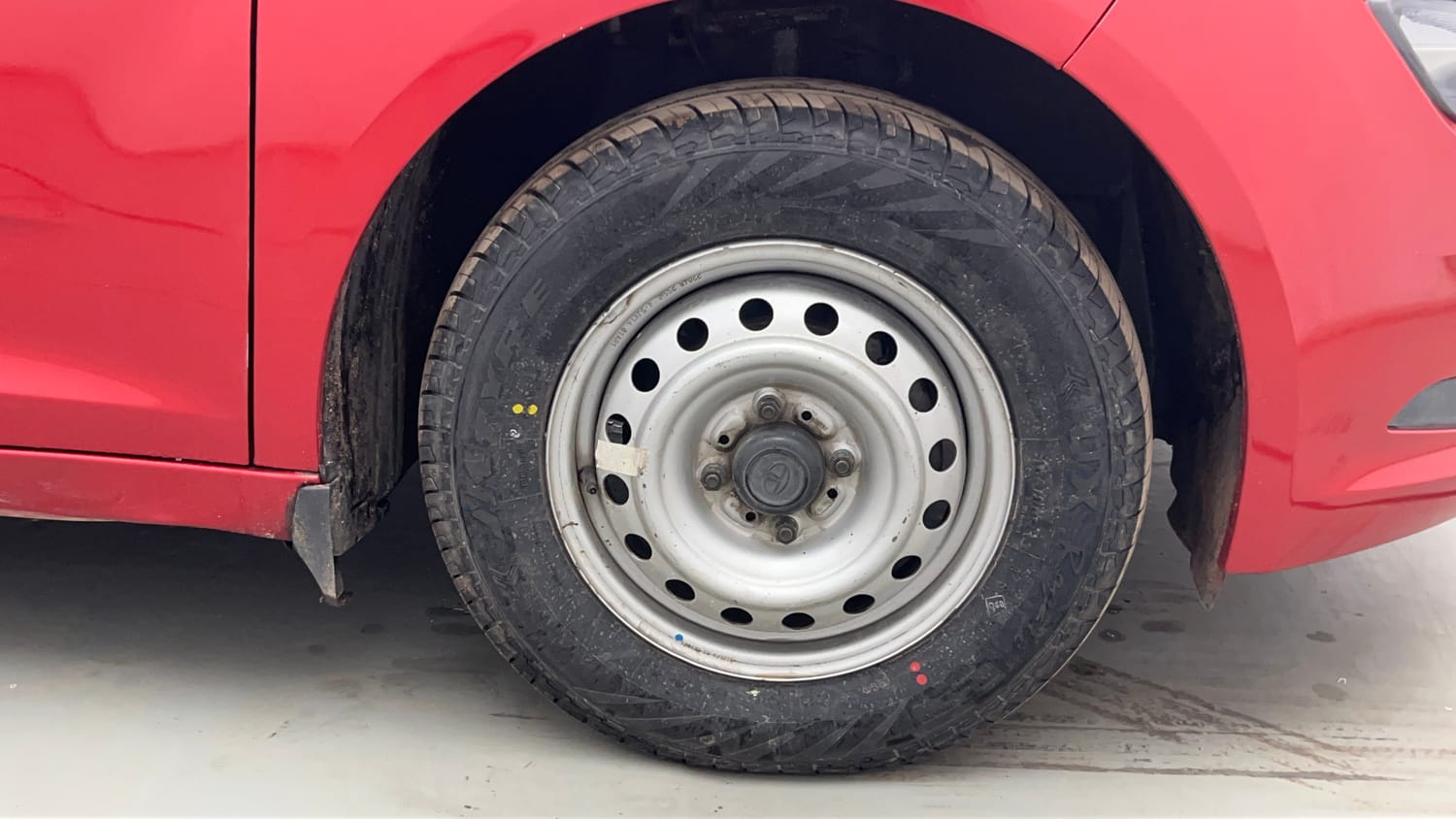 Used 2022 Tata Altroz XE Petrol Petrol Manual tyres RIGHT FRONT TYRE RIM VIEW
