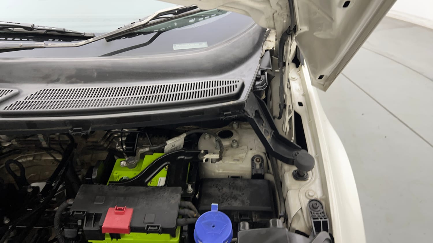 Used 2018 Ford EcoSport Titanium + 1.5L Ti-VCT Petrol Manual engine ENGINE LEFT SIDE HINGE & APRON VIEW