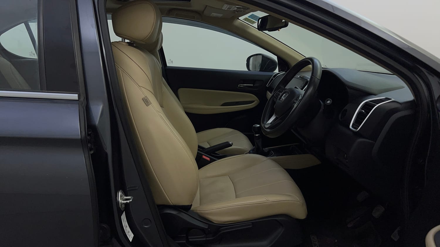 Used 2022 Honda City ZX Petrol Petrol Manual interior RIGHT SIDE FRONT DOOR CABIN VIEW