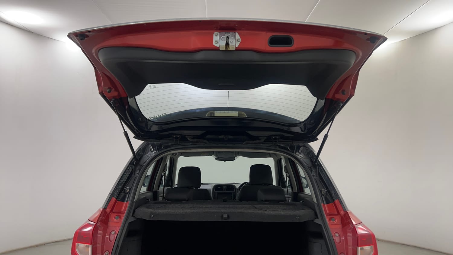 Used 2016 Maruti Suzuki Vitara Brezza [2016-2020] ZDi Plus Diesel Manual interior DICKY DOOR OPEN VIEW