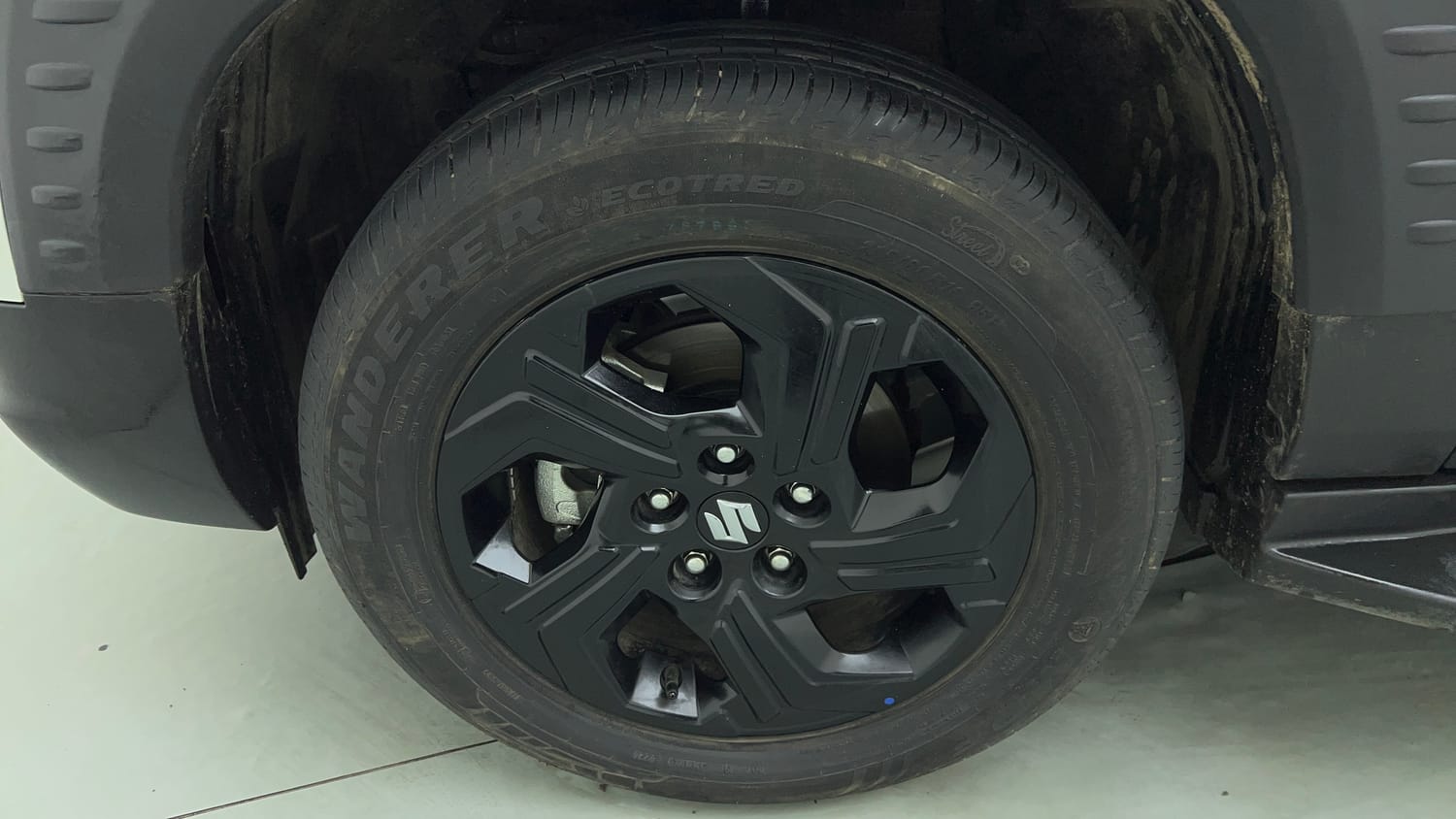 Used 2026 Maruti Suzuki Brezza ZXi AT Petrol Automatic tyres LEFT FRONT TYRE RIM VIEW