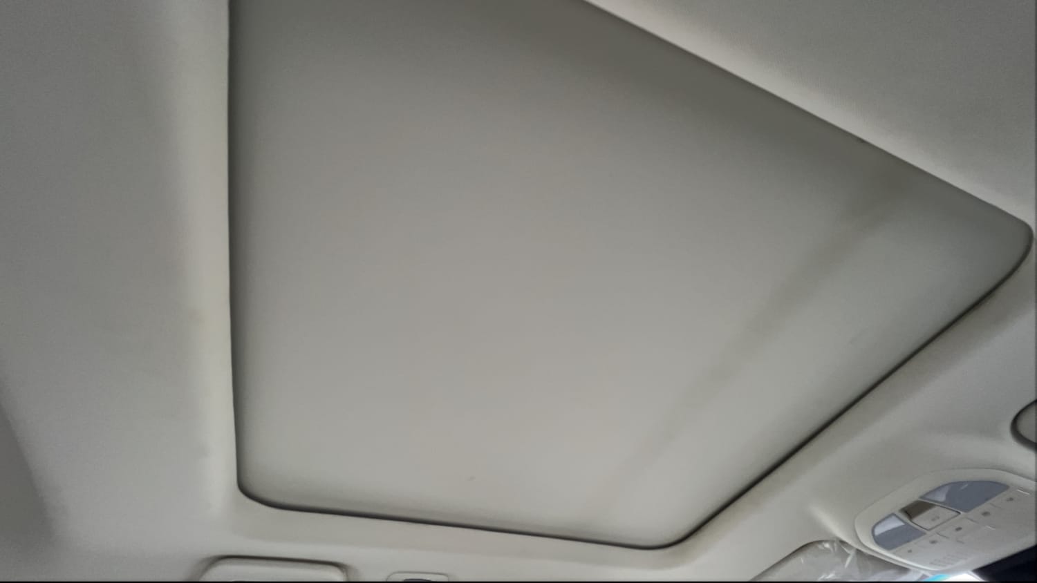 Used 2025 Mahindra XUV 3XO AX7L 1.2 Petrol AT Petrol Automatic top_features Sunroof