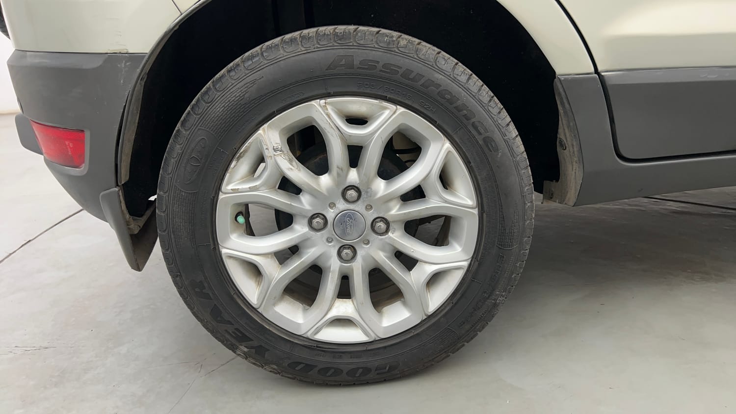 Used 2016 Ford EcoSport Titanium+ 1.0L EcoBoost Petrol Manual tyres RIGHT REAR TYRE RIM VIEW