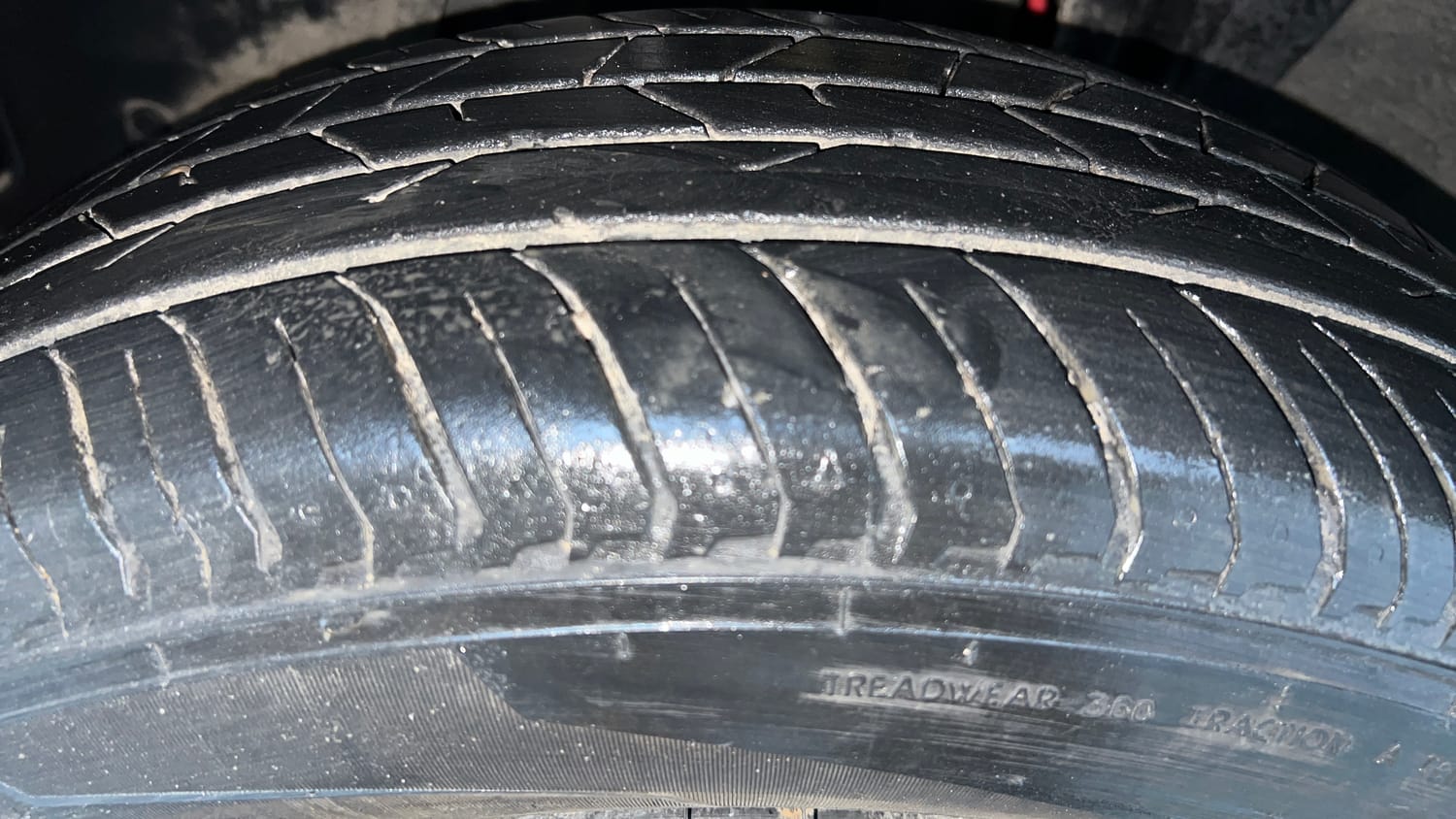 Used 2024 Nissan Magnite XL Petrol Manual tyres LEFT FRONT TYRE TREAD VIEW