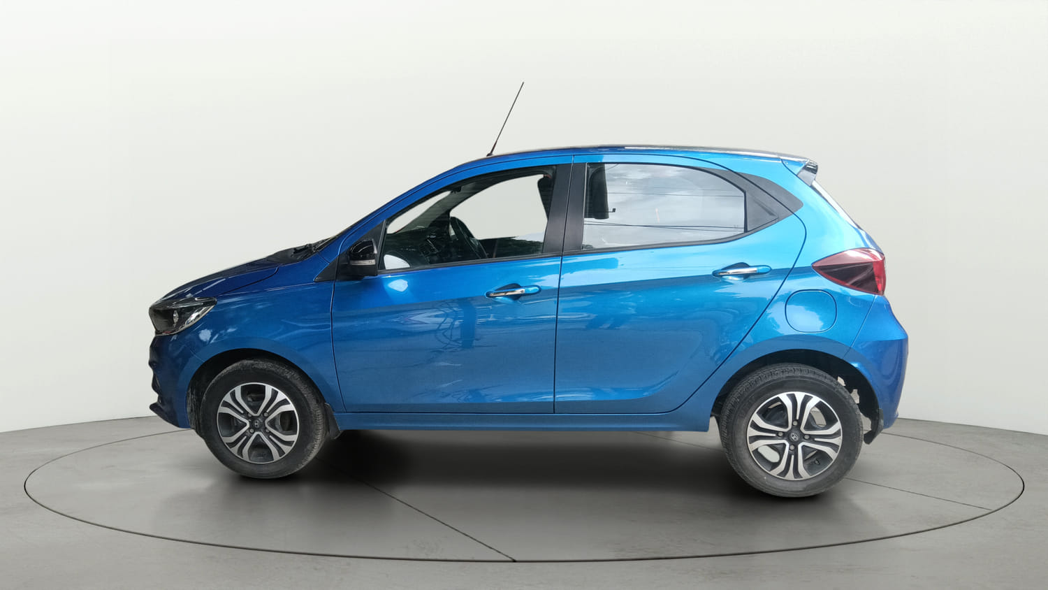 Used 2026 Tata Tiago XZ Plus CNG Cng Manual exterior LEFT SIDE VIEW