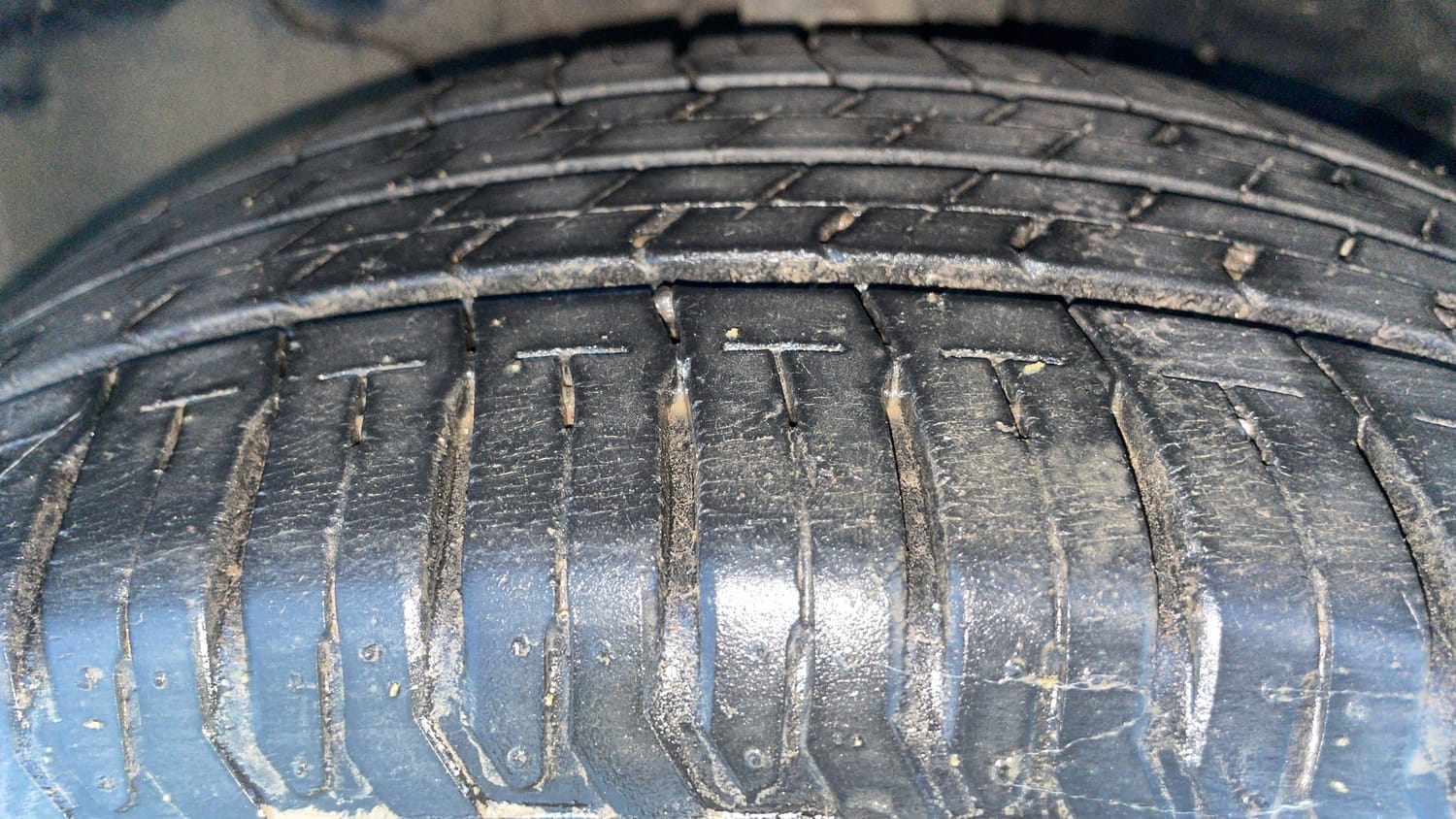 Used 2022 Hyundai Verna SX 1.5 MPi Petrol Manual tyres LEFT FRONT TYRE TREAD VIEW