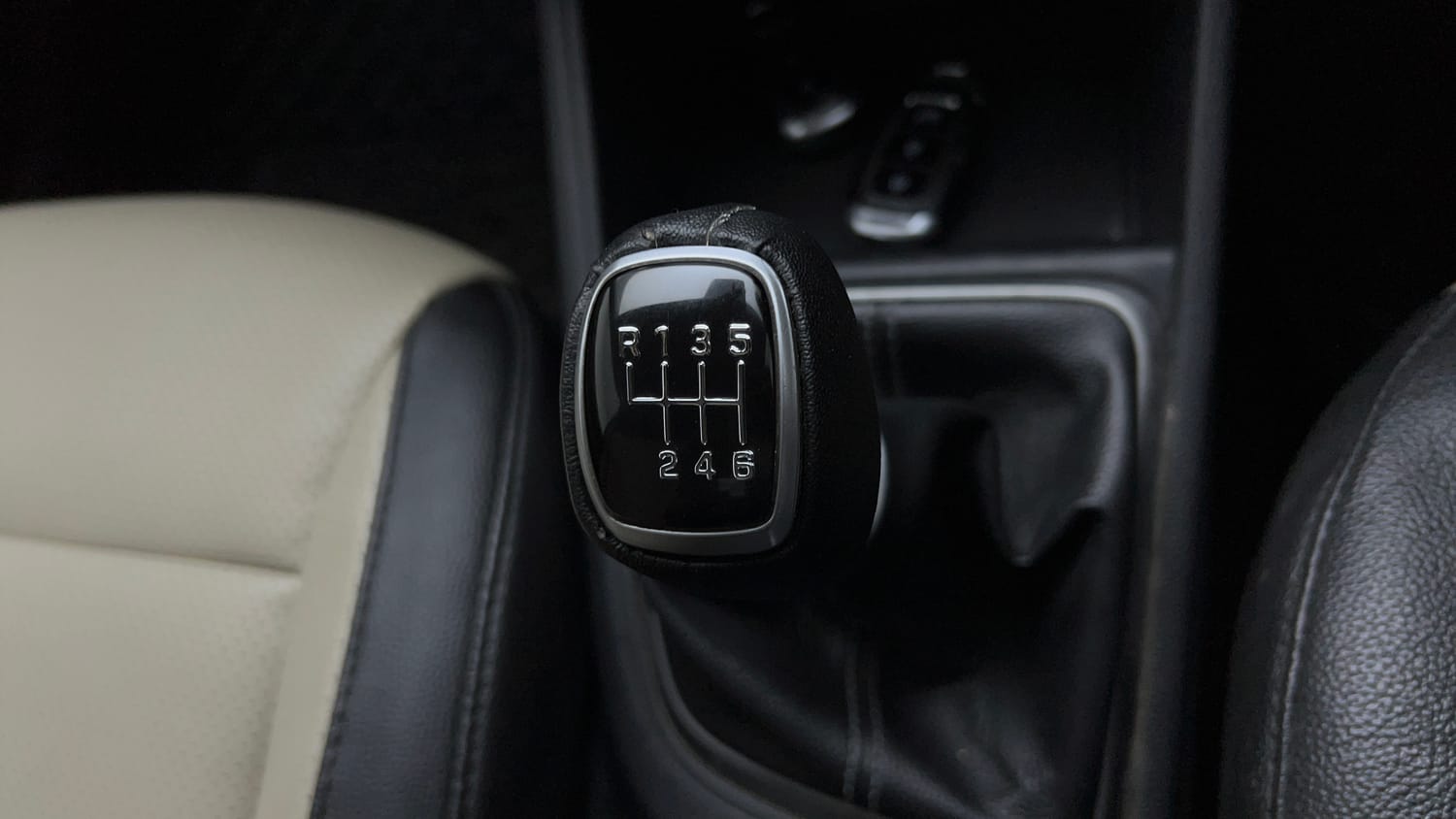 Used 2018 Hyundai Verna SX (O)1.6 VTVT Petrol Manual interior GEAR  KNOB VIEW